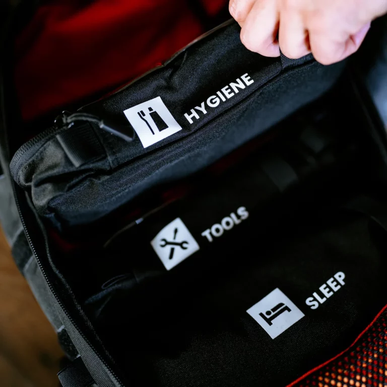 Модулі HYGIENE і TOOLS з підписами на рюкзаку HELP BAG