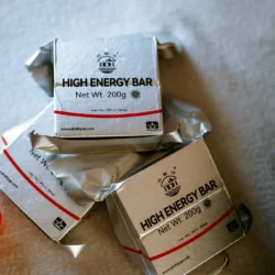 Trzy racje żywnościowe High Energy Bar 200 g z zestawu awaryjnego HELP BAG BASIC